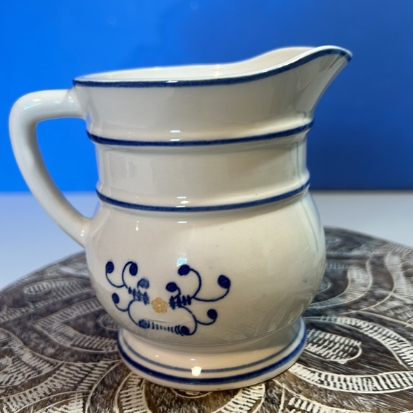 ROYAL SEALY FAINTING BEE   THREE MEASURING  CUPS  VINTAGE  HERITAGE JAPAN - Picture 3 of 9